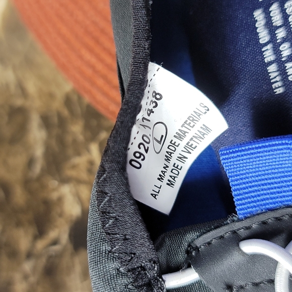 Speedo Mens Black and Blue Water Shoes - Picture 9 of 9